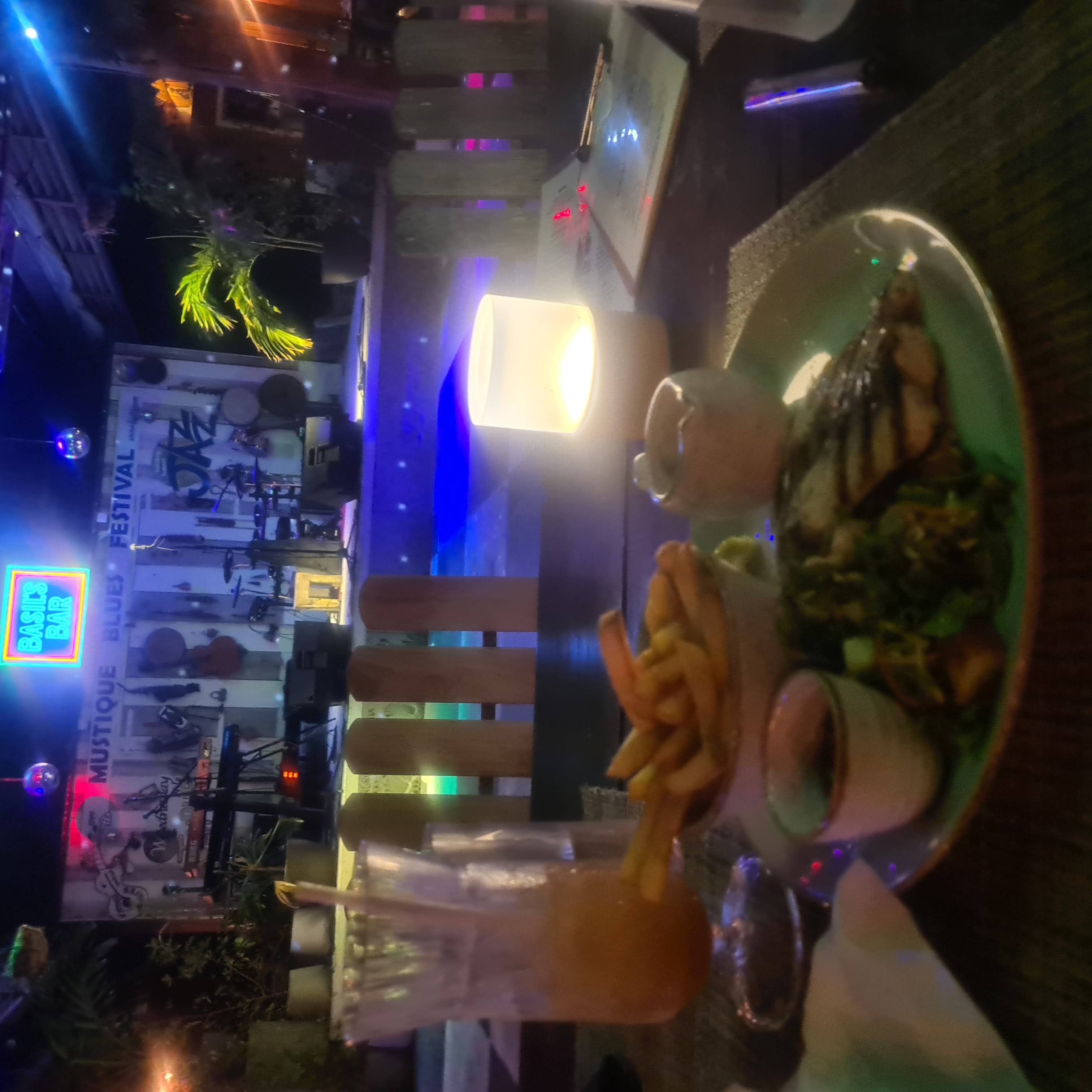 Mustique – Basil’s Bar Night